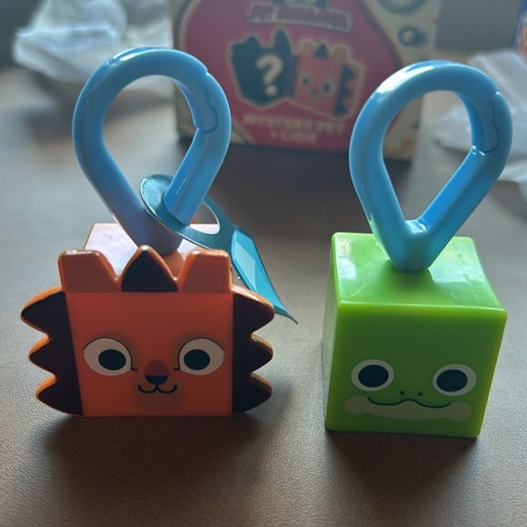 Pet Simulator Lion McDonald’s happy meal toy and Mystery Pet - Picture 3 of 6